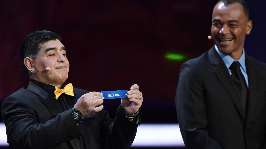 Diego Maradona sorteia Uruguai para o grupo da Rússia - Yuri Kadobov/AFP