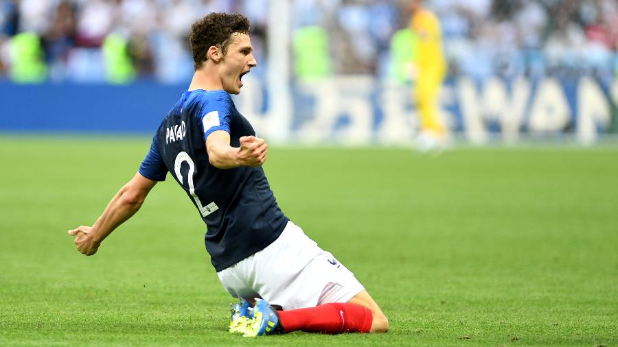Benjamin Pavard comemora golaço da França sobre a Argentina - Michael Regan - FIFA/FIFA via Getty Images
