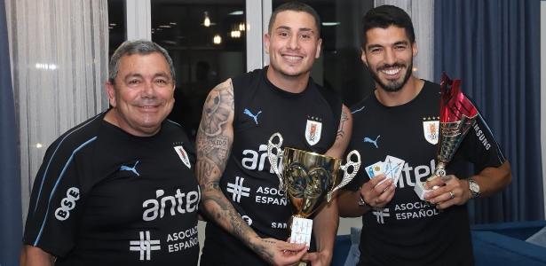Tres Seis Nove Suarez Vence Torneio De Truco Da Selecao Uruguaia Entretenimento Bol