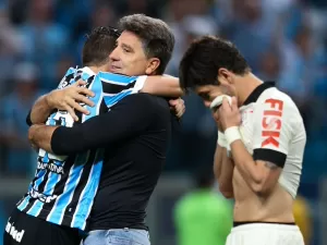Pato relembra cavadinha em eliminação do Corinthians e cutuca Tite: 'Errou'