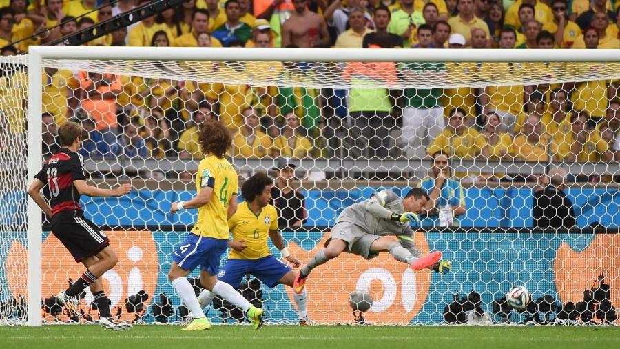 Alemanha balança as redes na partida que terminou 7 a 1 contra o Brasil - AFP PHOTO / PATRIK STOLLARZ