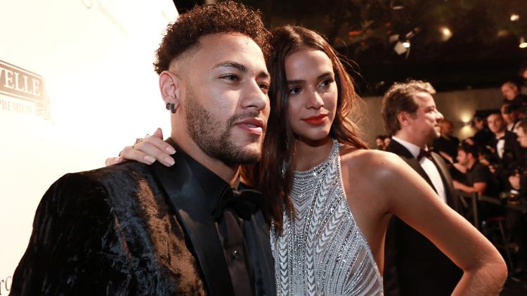 Bruna Marquezine e Neymar durante a edição deste ano do baile da Amfar, em São Paulo - Rodrigo Paiva/Getty Images for amfAR - Rodrigo Paiva/Getty Images for amfAR