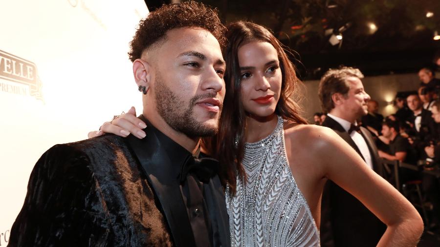 Neymar e Bruna Marquezine posam juntos; atriz deve ir à Rússia para duelo contra Costa Rica - Rodrigo Paiva/Getty Images for amfAR