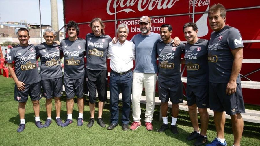 Ex-jogador visitou treino da seleção peruana e conversou com a comissão técnica liderada por Ricardo Gareca - @SeleccionPeru/Twitter