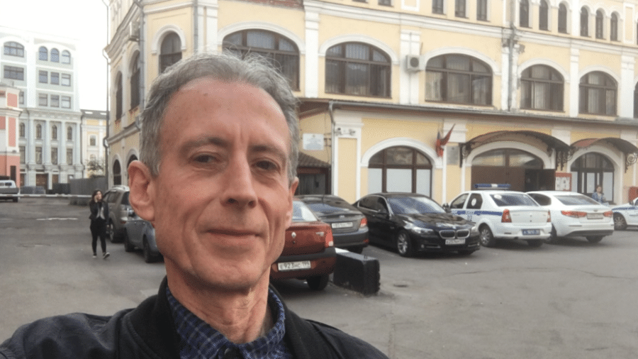 O ativista LGBT Peter Tatchell foi preso na Rússia - Reprodução/Twitter