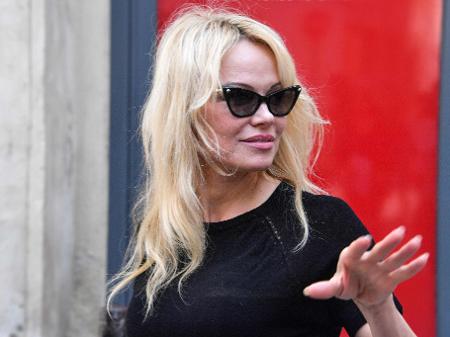 Pamela Anderson é fotografa em evento em Nimes, na França, em maio de 2018 - Pascal Guyot/AFP