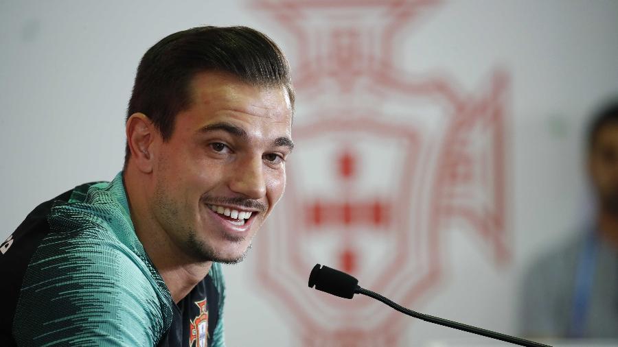 O lateral Cédric Soares, de Portugal, participa de entrevista coletiva - Axel Schmidt/Reuters
