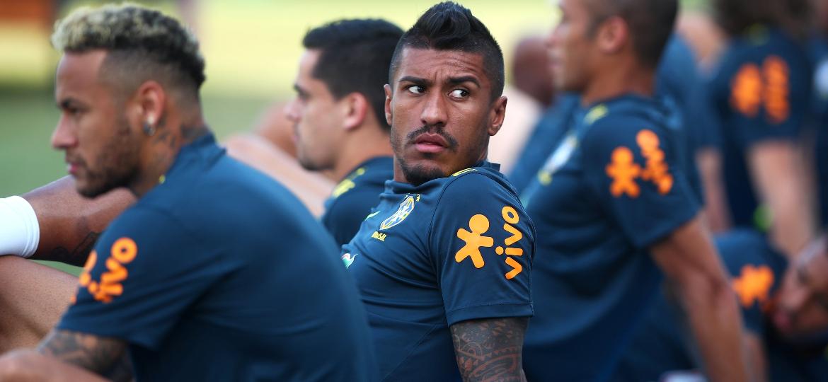 Destaque na vitória sobre a Sérvia, Paulinho apontou cansaço no início da Copa - REUTERS/Hannah McKay