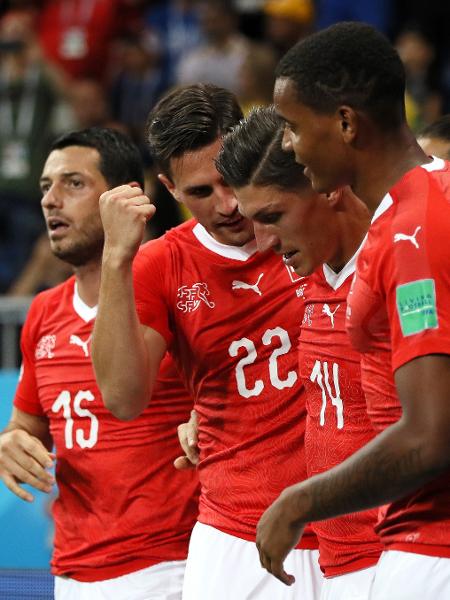 Steven Zuber comemora gol da Suíça diante do Brasil em jogo pela Copa do Mundo de 2018 - Kevin C. Cox/Getty Images