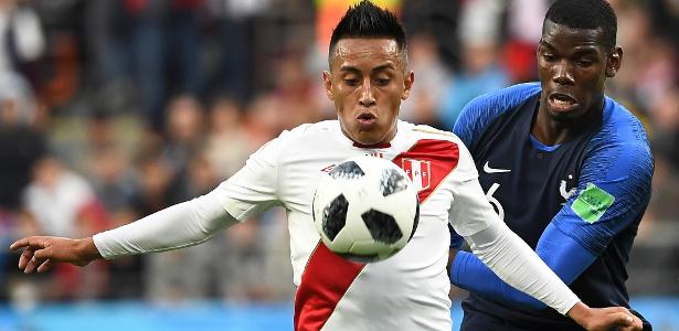 Peruano disputou a última Copa do Mundo e estava em clube da Rússia desde julho - ANNE-CHRISTINE POUJOULAT/AFP