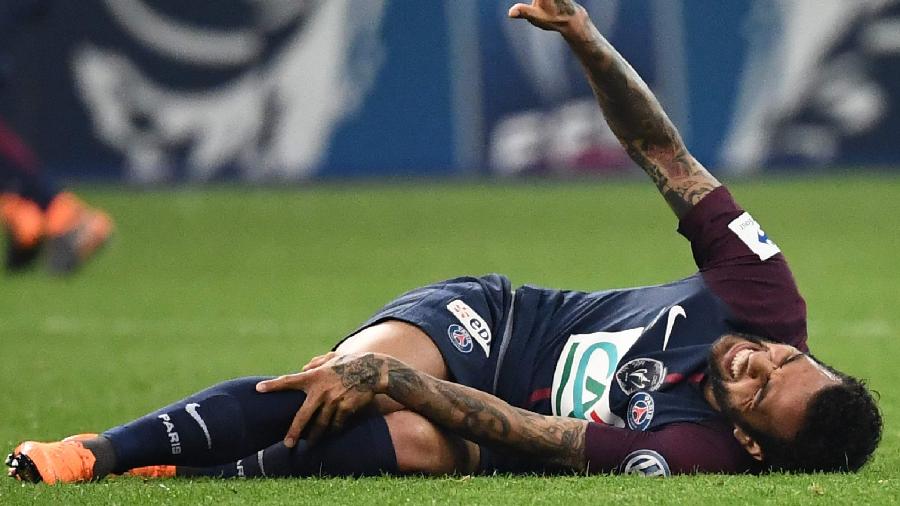 Lateral sentiu o joelho direito na final da Copa da França entre PSG e Les Herbiers - Franck Fife/AFP Photo