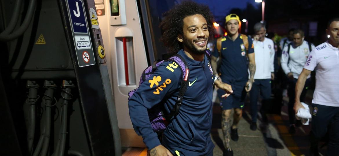 O lateral-esquerdo Marcelo desembarque da seleção brasileira em Liverpool - Lucas Figueiredo/CBF