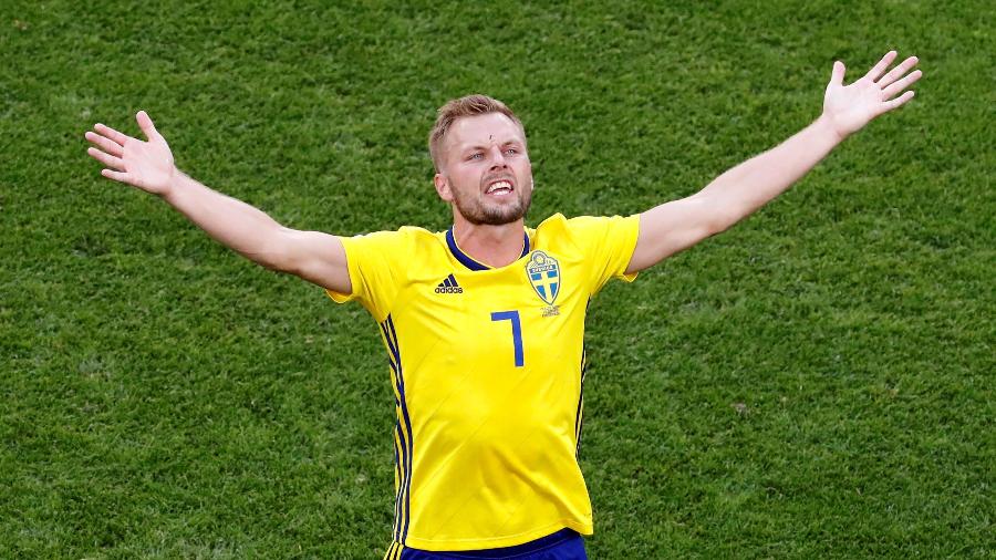 Sebastian Larsson durante jogo da Suécia contar o México - REUTERS/Damir Sagolj