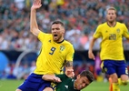 Zagueiro mexicano leva segundo amarelo e não enfrenta o Brasil nas oitavas - Hector Vivas/Getty Images