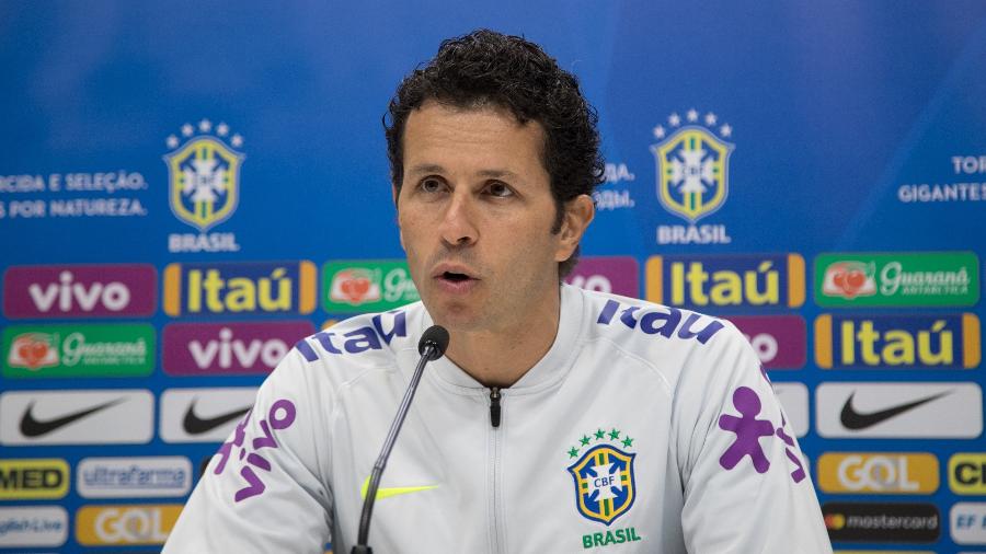 Rodrigo Lasmar, médico da seleção brasileira, concede entrevista após treino - Pedro Martins / MoWA Press