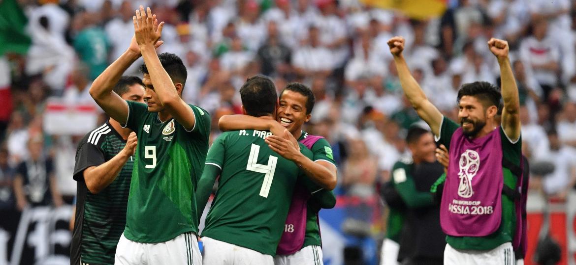 Jogadores do México comemoram vitória sobre a Alemanha na abertura da Copa do Mundo - AFP PHOTO / Yuri CORTEZ