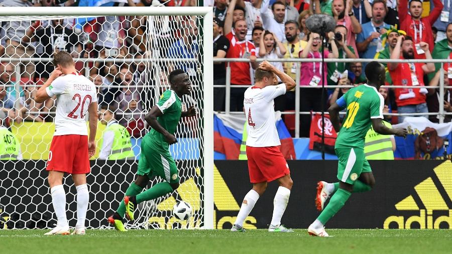 Brasileiro Thiago Cionek marca contra na partida Polônia x Senegal - AFP PHOTO / Francisco LEONG