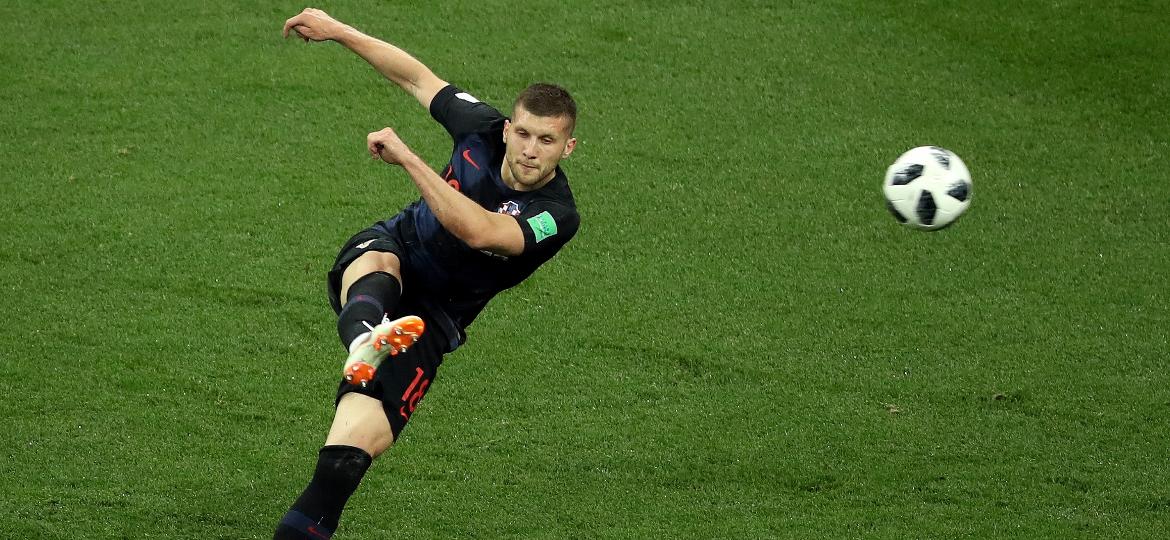 Rebic chuta com estilo e marca o gol da Croácia contra Argentina - Clive Mason/Getty Images
