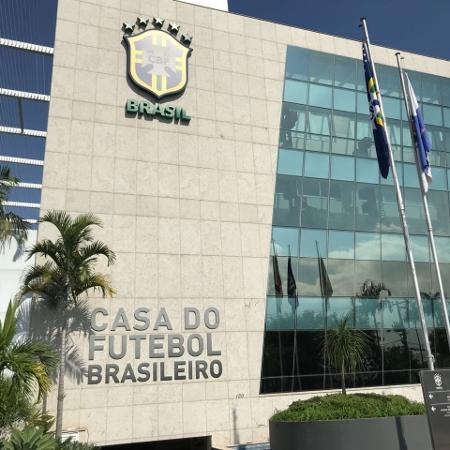 Sede da CBF com a identificação de "Casa do Futebol Brasileiro"  - Pedro Ivo Almeida/UOL 