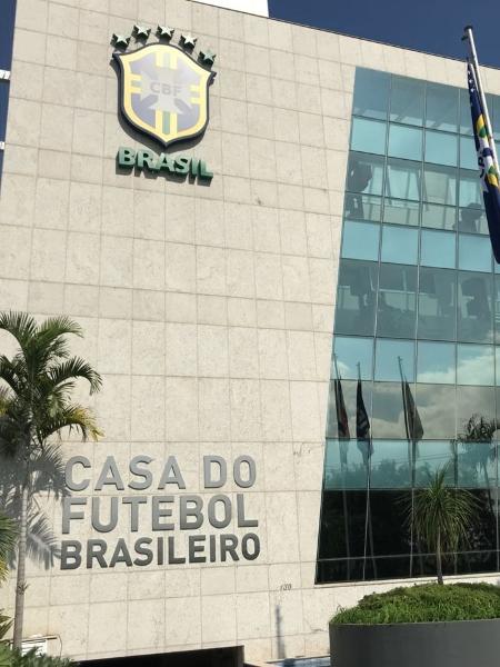 Sede da CBF com a identificação de "Casa do Futebol Brasileiro"  - Pedro Ivo Almeida/UOL 