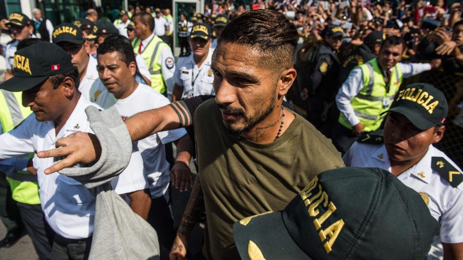 Atacante retornou a Lima após julgamento na CAS em Lausanne (Suíça) - Ernesto Benavides/AFP Photo