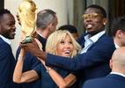 Campeã mundial, seleção da França é recebida com festa no retorno ao país - AFP PHOTO / Lionel BONAVENTURE