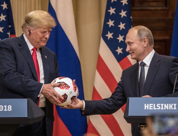 Em coletiva dada ao lado de Putin na segunda (16), Trump defendeu a Rússia de acusações de interferência nas eleições norte-americanas; agora o presidente volta atrás - Chris McGrath/Getty Images