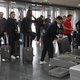Jogadores da Alemanha fazem check-in no Aeroporto Vnukovo, em Moscou - REUTERS/Gleb Garanich