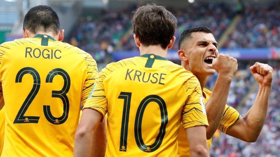 O atacante Andrew Nabbout comemora o gol da Austrália contra a França - Toru Hanai/Reuters