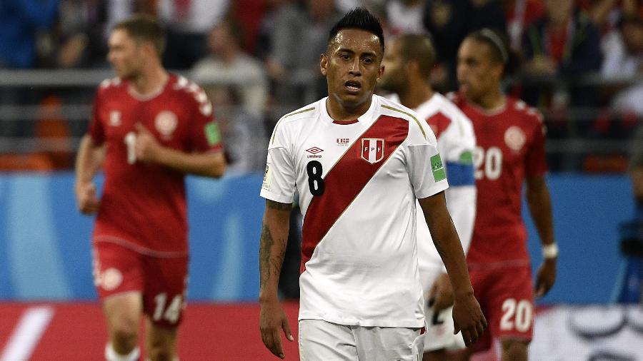 Cueva reage após perder pênalti na derrota do Peru para a Dinamarca - Filippo Monteforte/AFP