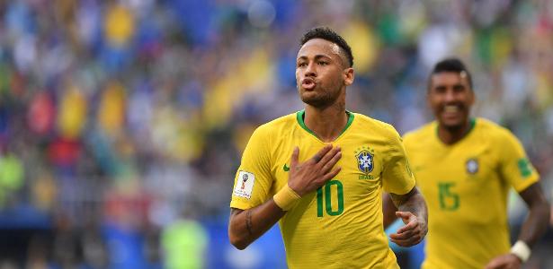 Neymar comemora após marcar pela seleção brasileira contra o México - Fabrice Coffrini/AFP