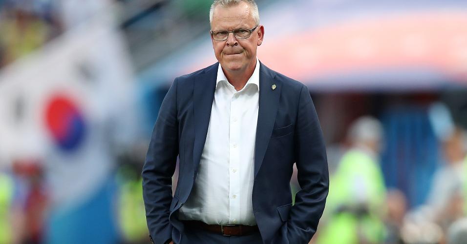 Técnico Janne Andersson durante duelo Suécia x Coreia do Sul