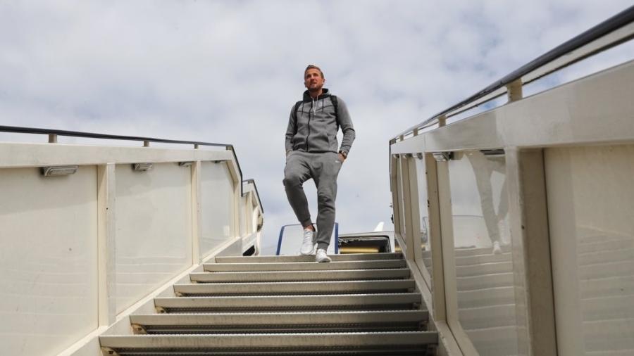 Harry Kane desembarca em Moscou; nesta quarta, a Inglaterra disputa uma vaga na final - Divulgação/FA