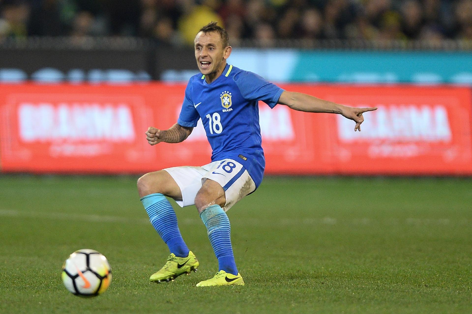Copa Do Mundo 2018 Fora Da Copa Rafinha Diz Que Sua Experiencia Seria Muito Util Na Selecao Uol Copa Do Mundo 2018
