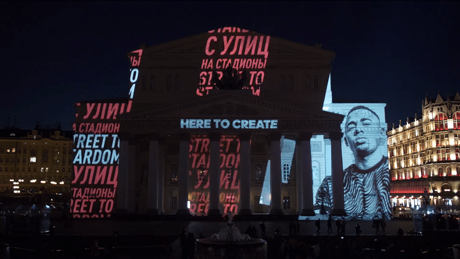 Imagem de Gabriel Jesus foi projetada na fachada do Teatro Bolshoi, em Moscou - Reprodução