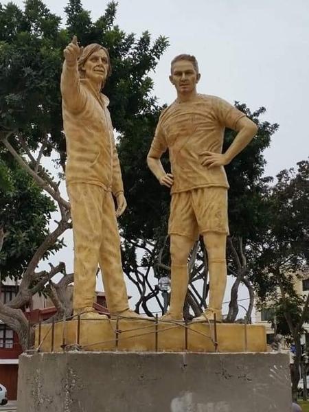 Distrito de San Miguel homenageia Guerrero e Gareca com estátuas - Reprodução/Facebook