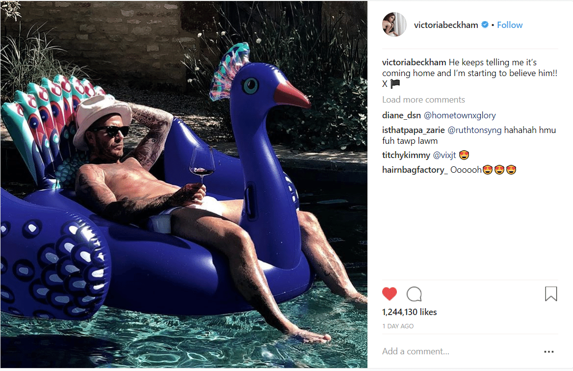 Beckham curte piscina com taça de vinho