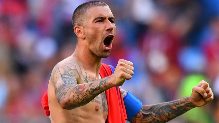 Kolarov comemora vitória da Sérvia sobre a Costa Rica na Copa - REUTERS/Dylan Martinez