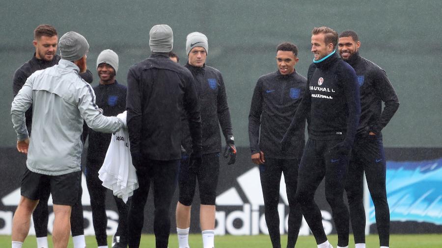 Jogadores da Inglaterra durante treino nesta sexta-feira (06) - Lee Smith/Reuters