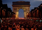 Franceses lotam Champs-Élysées para comemorar classificação à final - Charles Platiau/Reuters
