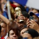 Torcedores da França fazem festa antes da cerimônia de encerramento da Copa do Mundo de 2018, no estádio Luzhniki, em Moscou - Darren Staples/Reuters