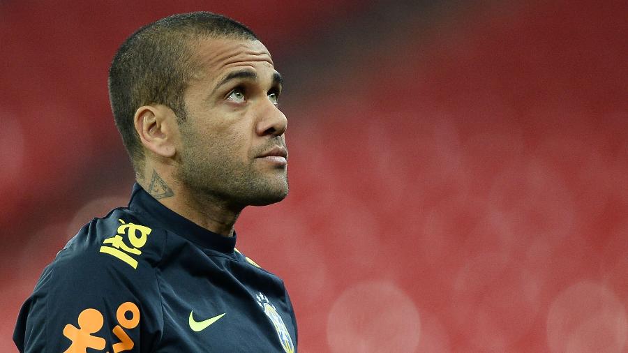 Daniel Alves é um dos jogadores que não participarão da Copa por lesão - Pedro Martins/MoWa Press