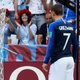 Antoine Griezmann, da França, se prepara para bater falta contra a Argentina - MICHAEL DALDER/REUTERS
