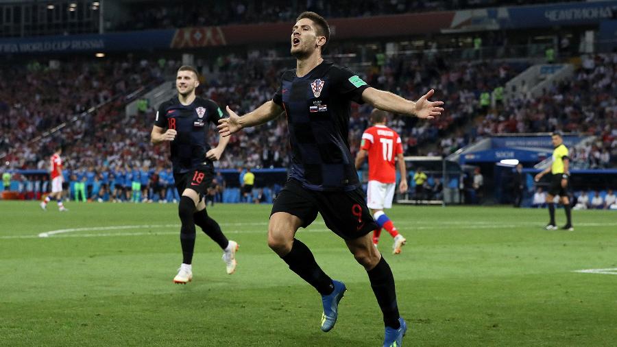 Andrej Kramaric comemora ao marcar gol e empatar o jogo entre Croácia e Rússia - Kevin C. Cox/Getty Images