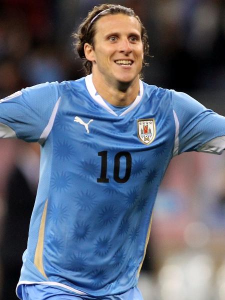 Diego Forlán, do Uruguai, comemora gol na disputa do terceiro lugar da Copa do Mundo de 2010, contra a Alemanha - Joern Pollex/Getty Images