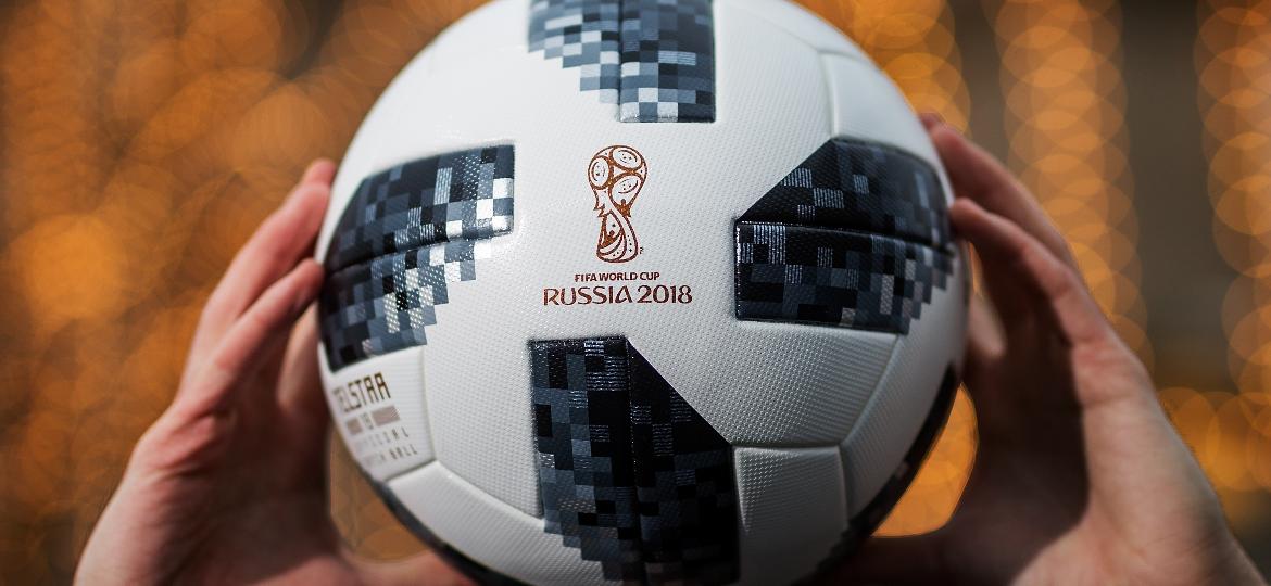 Bola oficial da Copa do Mundo de 2018, Telstar 18, voltou a dar problema no Mundial - Joosep Martinson - FIFA/FIFA via Getty Images