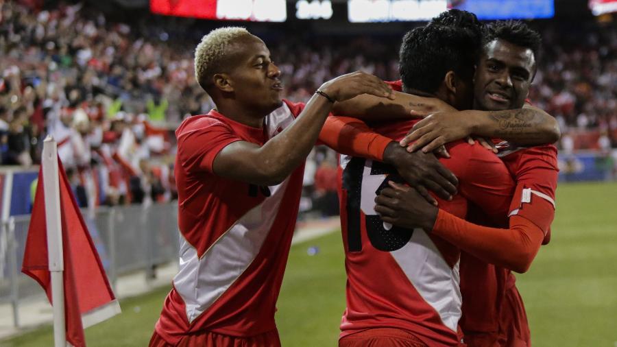 Peru celebra gol durante vitória sobre Islândia  - Eduardo Muñoz Alvarez/AFP 
