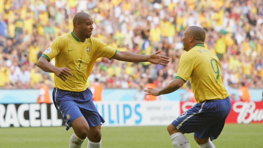 Adriano e Ronaldo comemoram gol da seleção na Copa de 2006 - Robert Cianflone/Getty Images