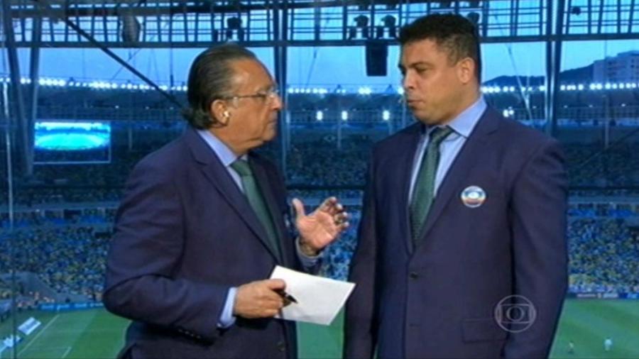 Galvão Bueno e Ronaldo durante uma transmissão da Copa das Confederações, em 2013 - Reprodução/TV Globo