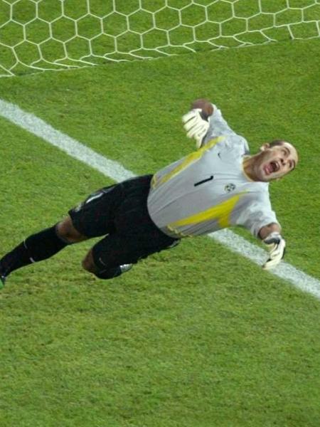 Marcos faz defesa durante final da Copa do Mundo de 2002 contra a Alemanha - Oleg Popov/Reuters
